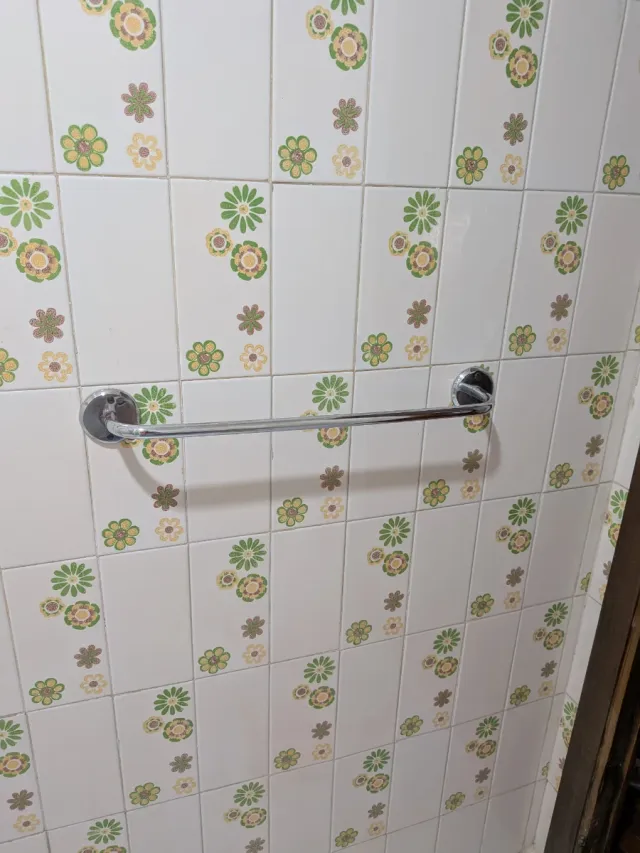 Portarrollos y toallero baño de metal