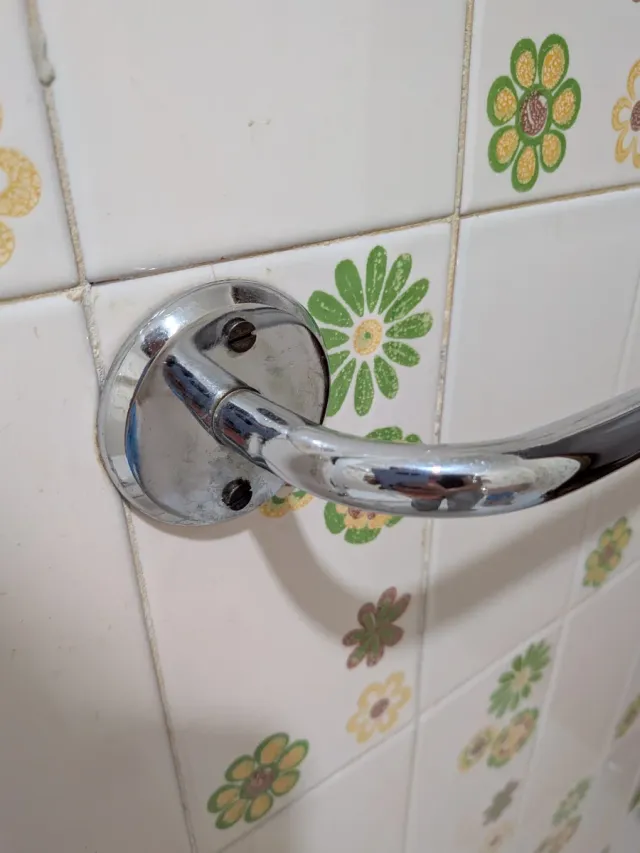 Portarrollos y toallero baño de metal