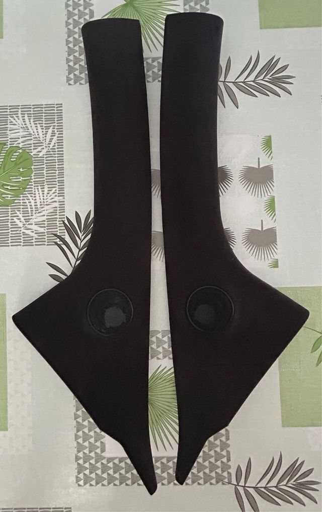 Se tapizan pilares de vehículos.