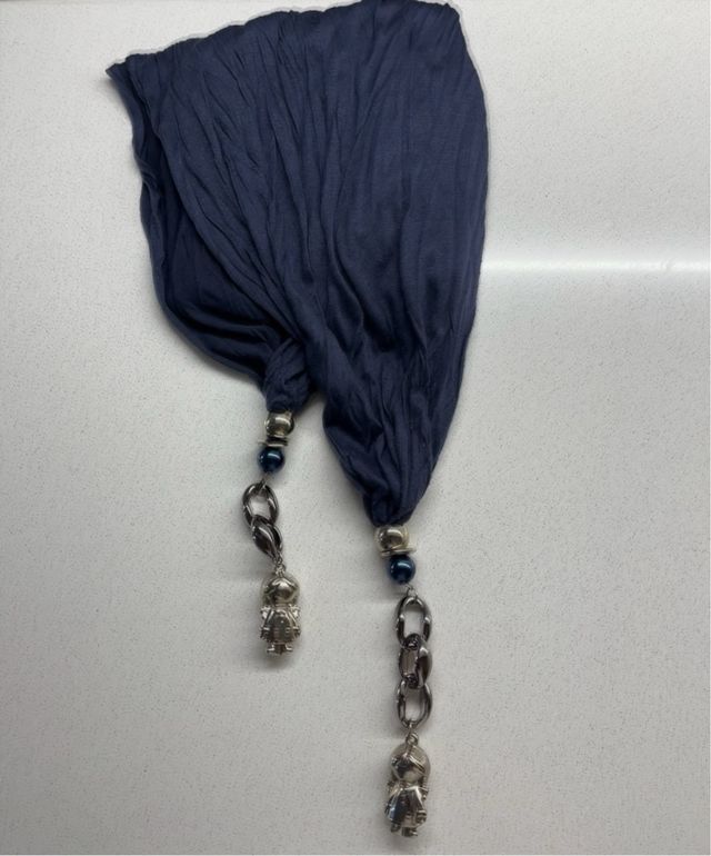 Sciarpa foulard blu con bamboline argento