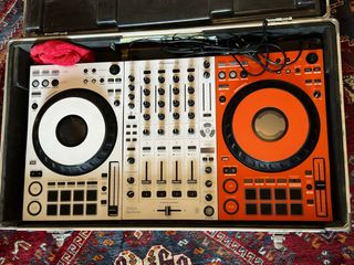 Pioneer DJ FLX10 + Decksaver + Skin + Flightcase