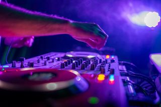 Pioneer DJ FLX10 + Decksaver + Skin + Flightcase