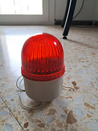 Luz de advertencia roja giratoria