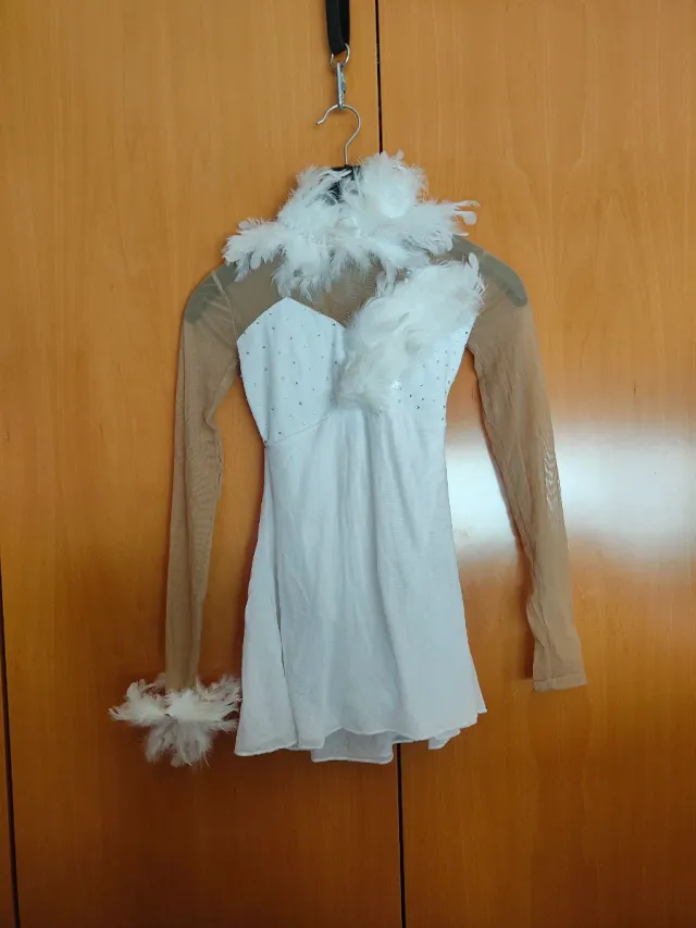 Maillot patinaje/disfraz blanco plumas