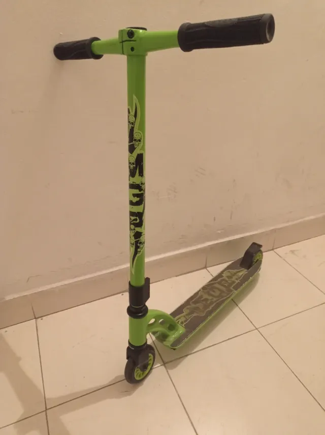 Patinete Freestyle MGP Verde Calaveras