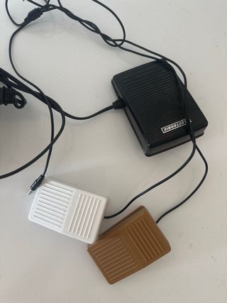 Máquina de Coser Singer Simple Blanca y Rosa