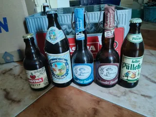 Scatola per birra Flensburger con bottiglie e scatola Astra