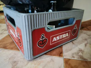 Scatola per birra Flensburger con bottiglie e scatola Astra