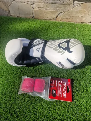 Guantes Boxeo y Vendas Muay Thai Venum