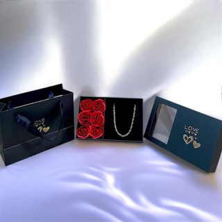 Collar de hombre plateado