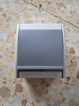 Enchufe Simon Aqua 16A Superficie