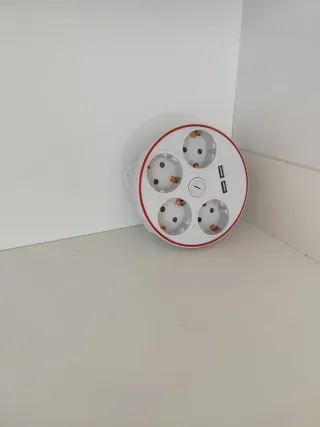 Cómoda Ikea Hauga con USB