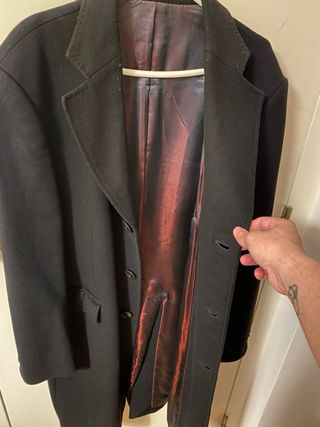 Chaquetón largo negro Cortefiel