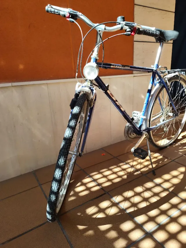 Bicicleta BH azul
