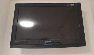 Televisión Samsung 32" de color negro