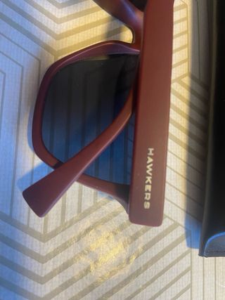 Gafas de sol Hawkers granate y negro