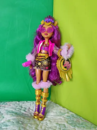 Casa de muñecas + 4 Monster High