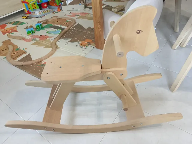 Caballo balancín de madera
