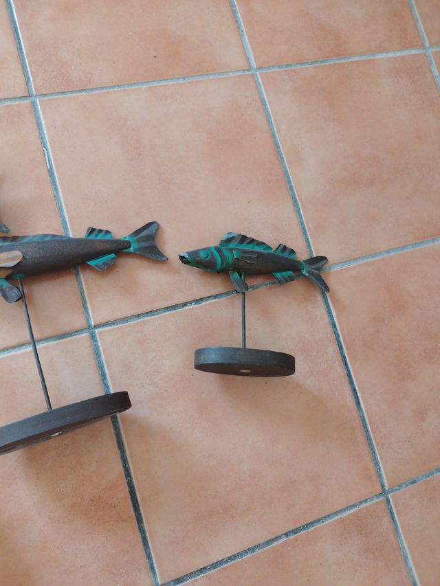 Figuras de peces decorativas de metal