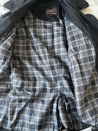 Chaqueta gabardina negra corta mujer