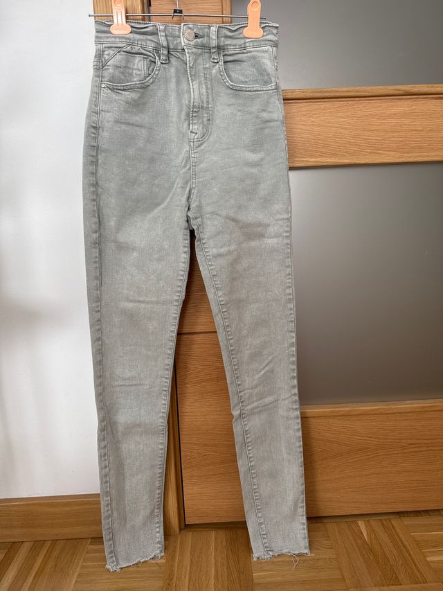 Vaqueros grises mujer