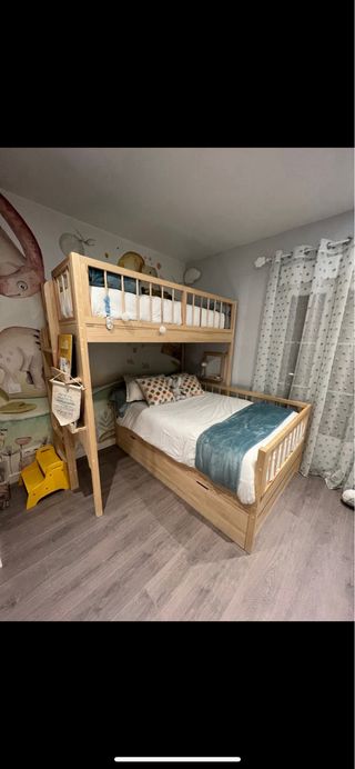 Cama infantil de madera con cajones