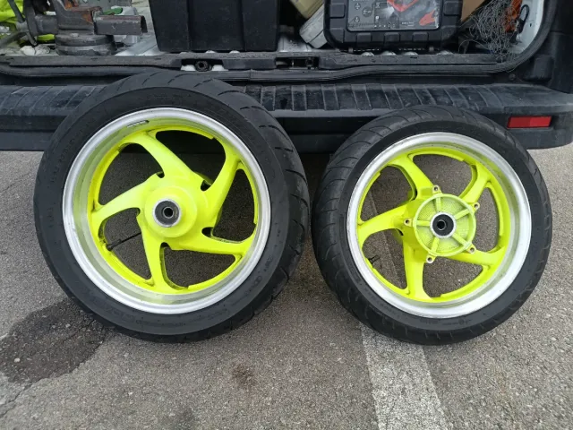 Llantas TMAX 500 con Neumáticos