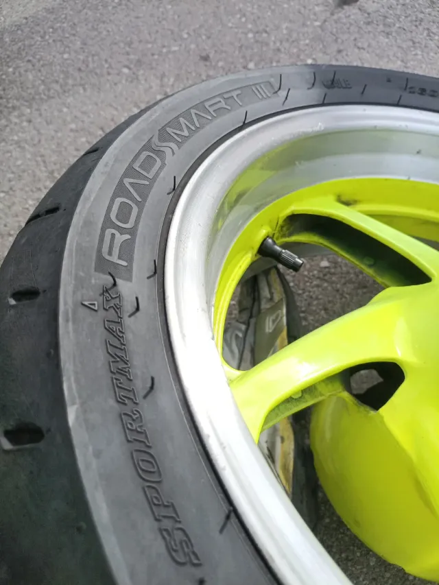 Llantas TMAX 500 con Neumáticos