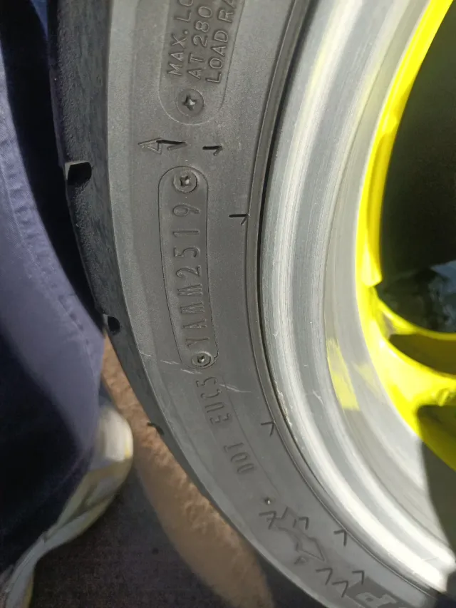 Llantas TMAX 500 con Neumáticos