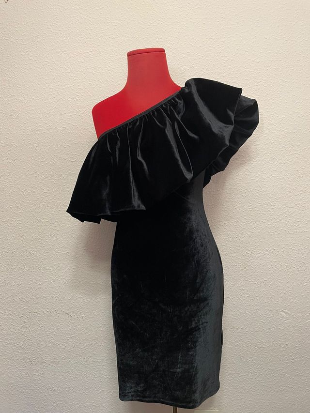 Vestido Terciopelo Negro Volante Talla M
