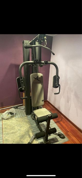 Máquina de gimnasio en buen estado