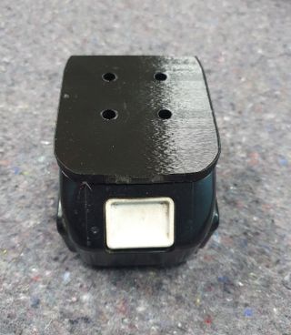 MAKITA 18V –4 Soportes para baterías