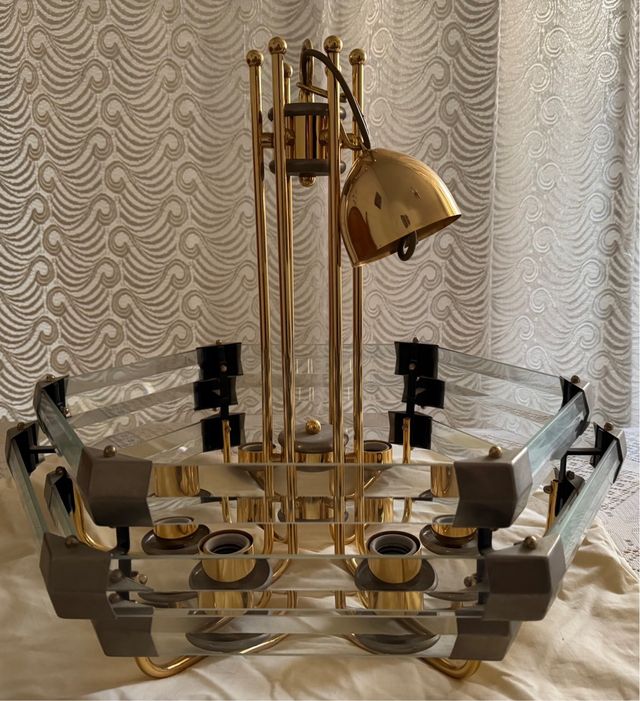 Lámpara de cristal y metal dorada