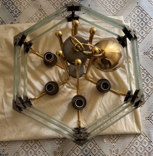 Lámpara de cristal y metal dorada