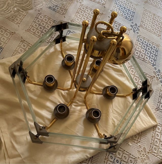 Lámpara de cristal y metal dorada