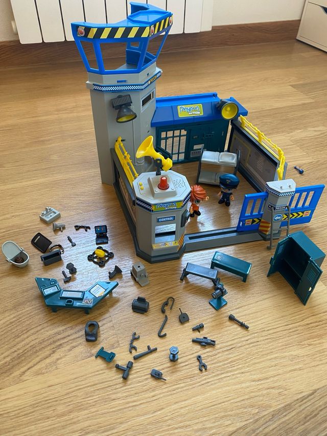 Cárcel Pinypon Action con figuras