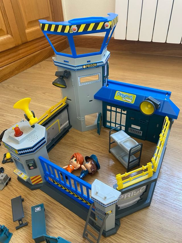 Cárcel Pinypon Action con figuras
