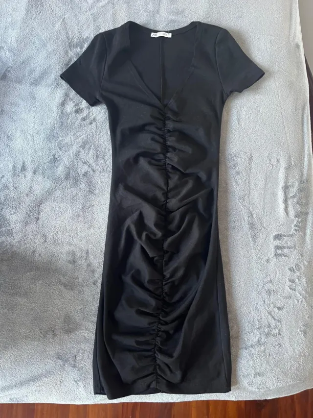 Vestido Zara negro drapeado