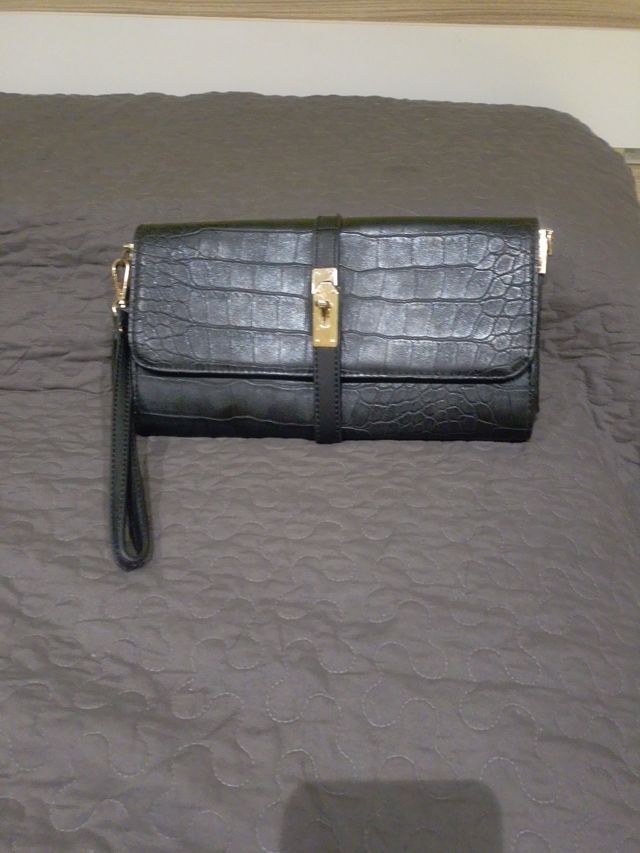 Bolso de piel negro