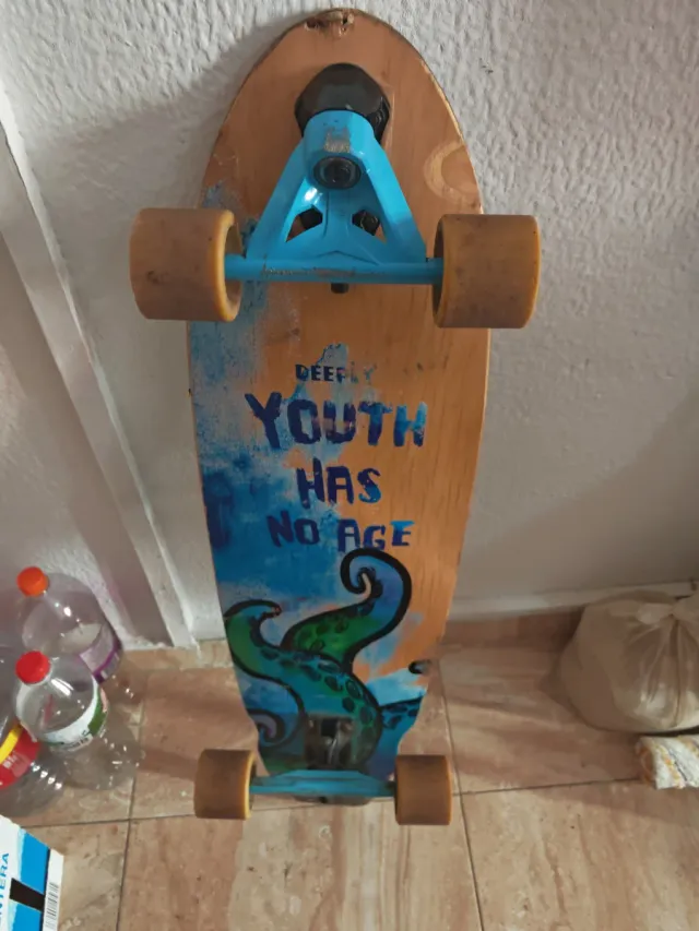 Longboard vintage azul desgastado