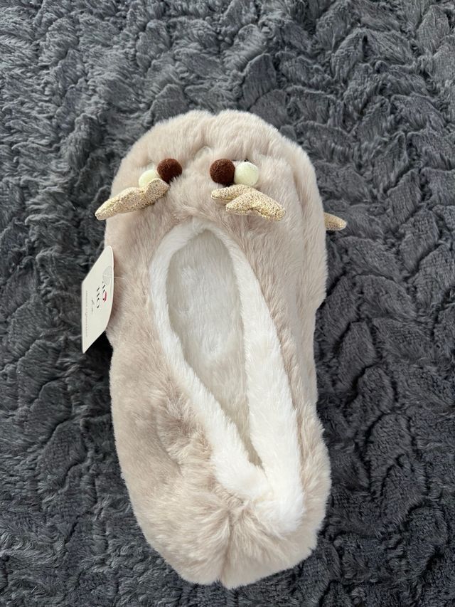 Botas calentitas camel. tipo UGG y zapatillas