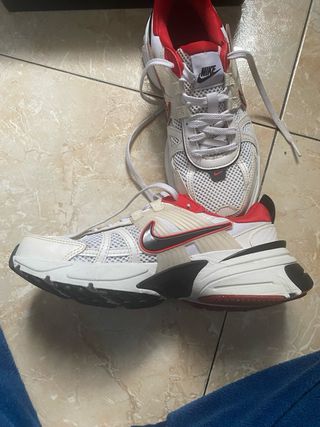 Zapatillas Nike Vomero Rojas y Blancas