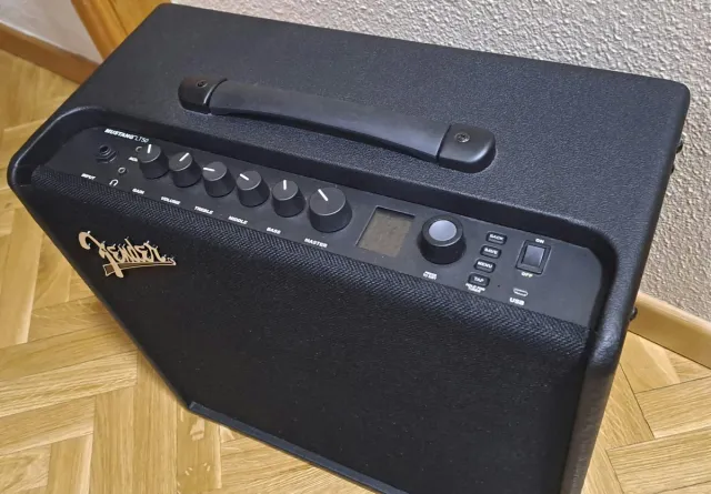 Amplificador Fender Mustang LT50