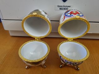 Uovo porcellana decorato