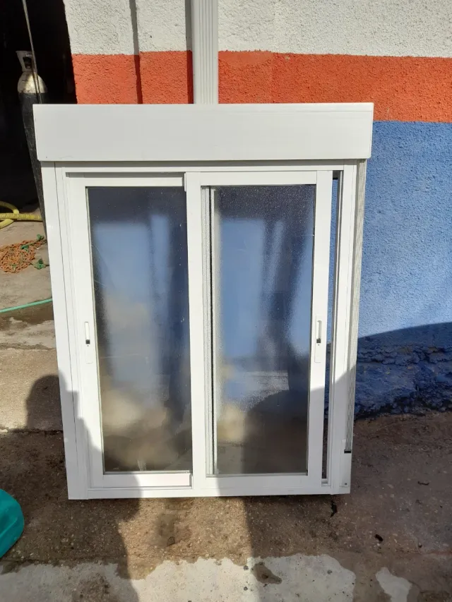 Ventana aluminio con persiana