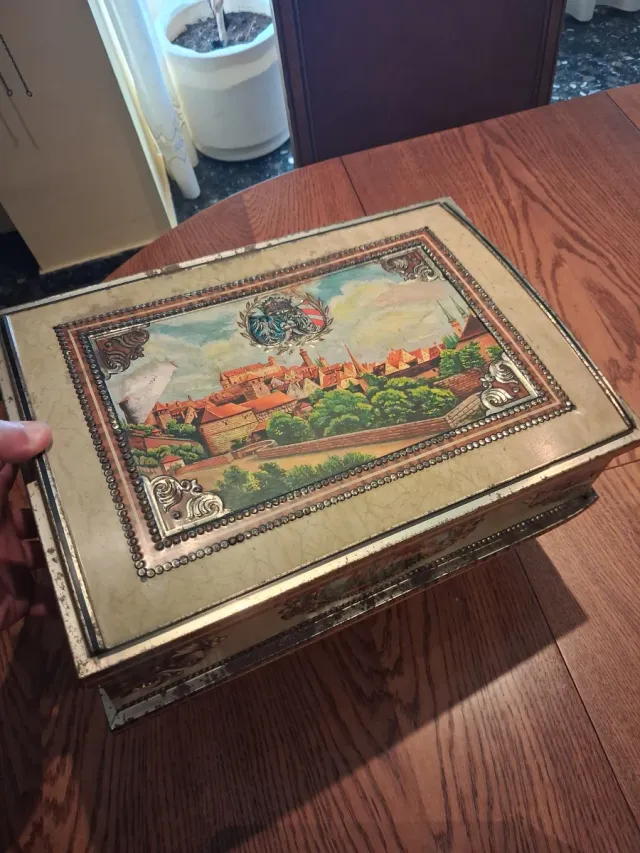 2 Cajas Metálicas Vintage una  Cola Cao