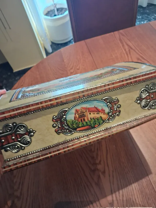 2 Cajas Metálicas Vintage una  Cola Cao