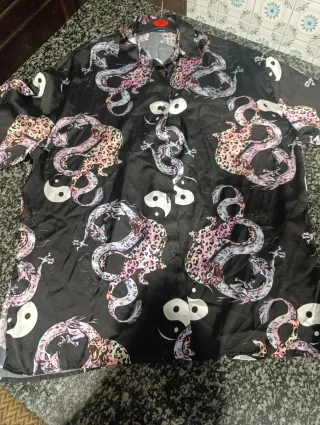 Blusa Bershka Estampada Dragones Yin Yang Talla XS