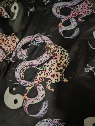 Blusa Bershka Estampada Dragones Yin Yang Talla XS