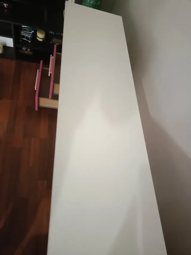 Escritorio Muebles Rey blanco y rosa viene montado